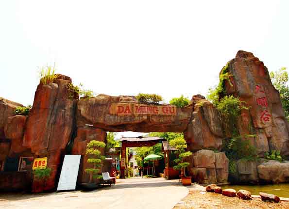 仿真假山大門造型特、工藝細膩—北京淡水河谷
