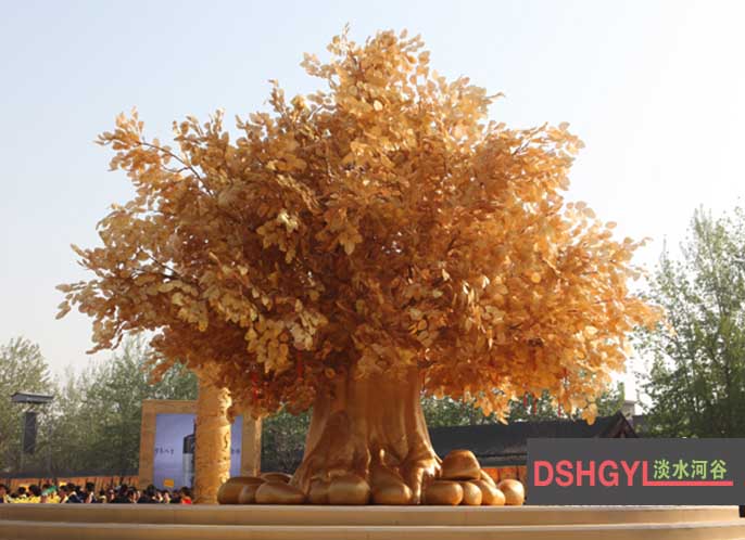 大型金色仿真樹制作能為您的節日氣氛增光添彩