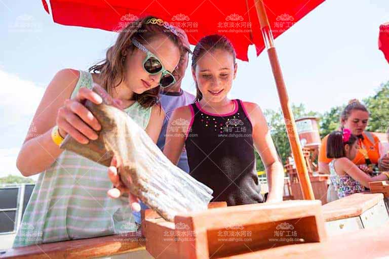 【淘礦工場】兒童淘砂設備安全性能好