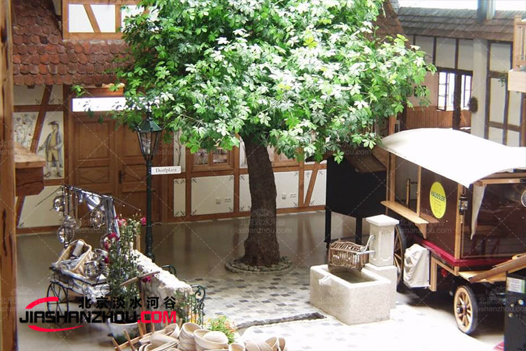 青海海洲國際廣場各種形狀和大小的仿真樹木安裝