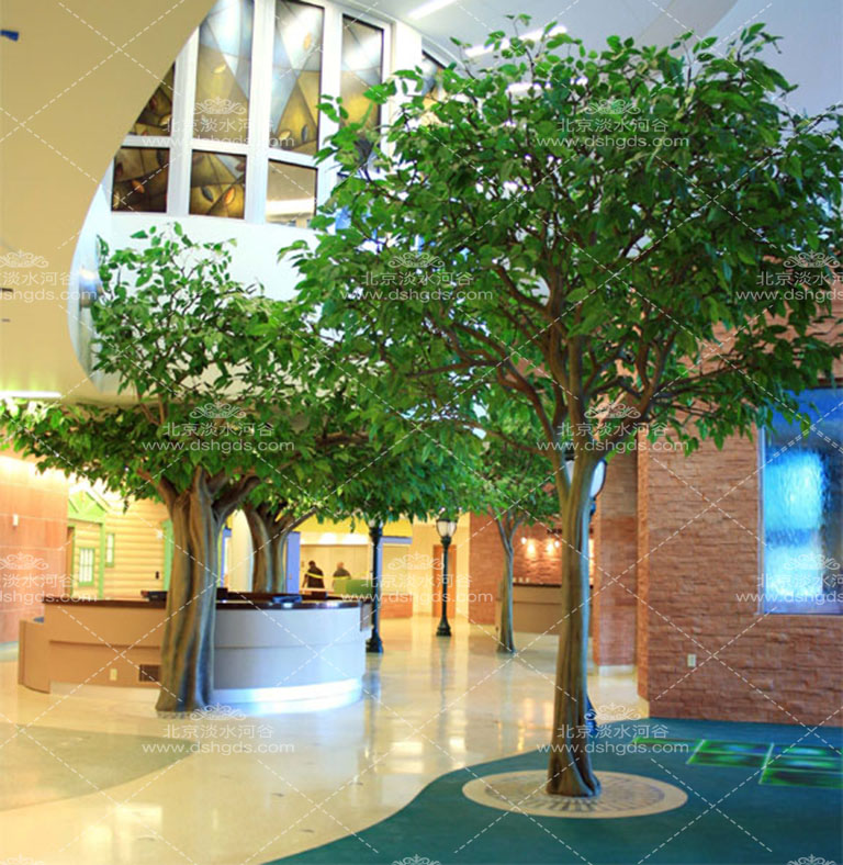 旅游中到處可見漂亮仿真樹