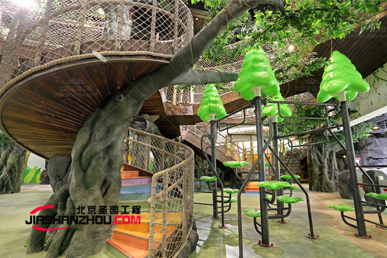 室內仿真假樹可以和很多的家具搭配