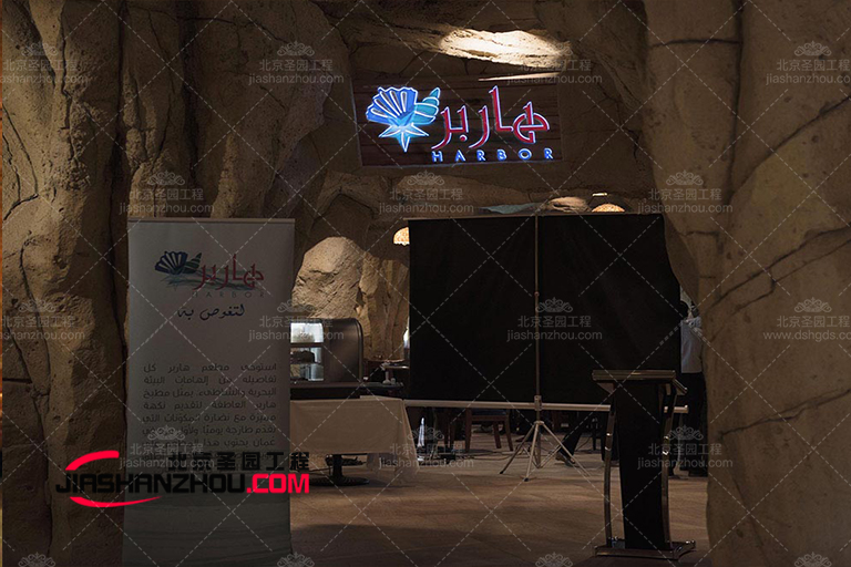 鹽洞旅行酒店客廳里的大鋼琴裝飾布置指南