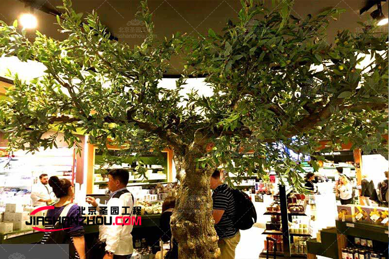 無(wú)錫桃花源度假區(qū)8米高水泥人造仿真樹(shù)制作中
