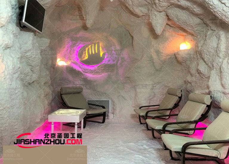 洞穴主題鹽療房刮f 下雨都不懼 卻嚴禁客人舔墻