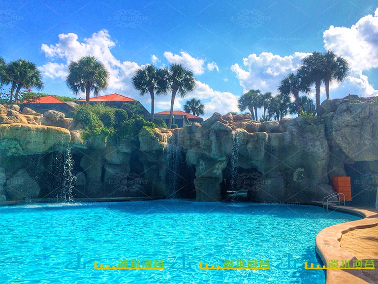 塑石假山可塑性強(qiáng)、還原性好、使用時(shí)間長(zhǎng)