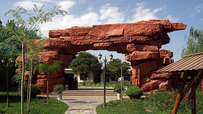 生態園大門讓人看了流連忘返，感嘆手工藝術的妙