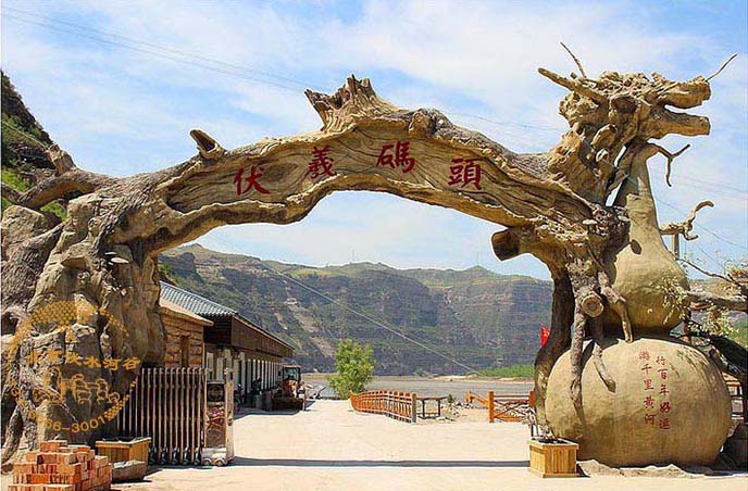 生態園大門所作成品妙趣橫生，彰顯個性