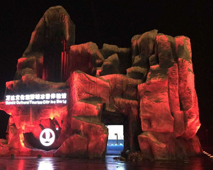 萬達(dá)冰雪體驗館仿真假山.jpg 仿真假山