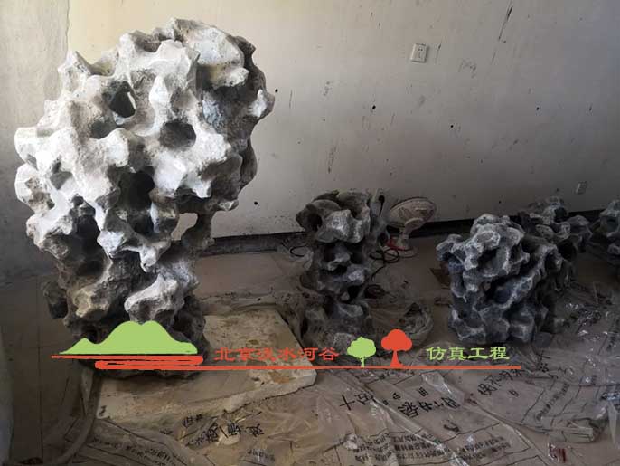 仿真太湖石.jpg 仿真太湖石