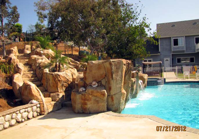 水泥仿真假山.jpg 水泥仿真假山