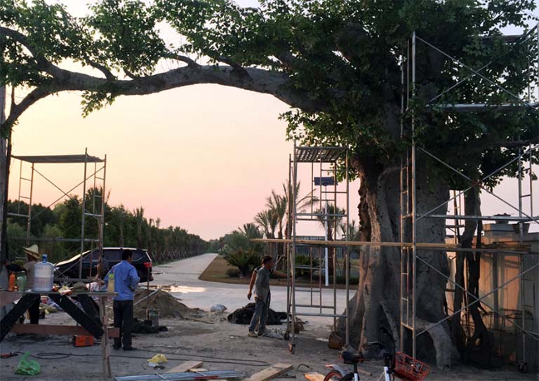 仿真樹大門.jpg 仿真樹大門