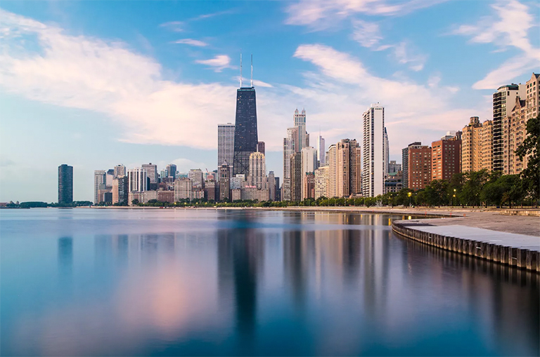 美國(guó)，伊利諾伊州，芝加哥，城市天際線和密歇根湖