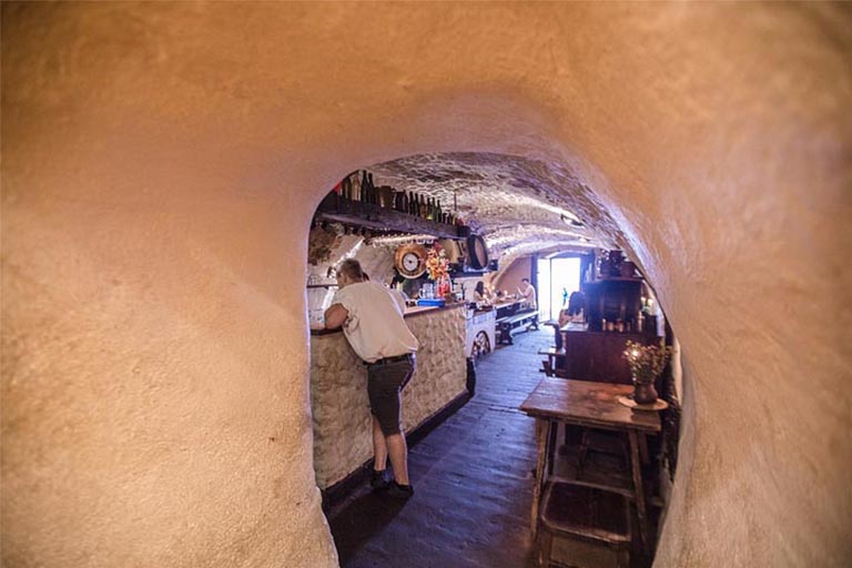 水泥山洞餐廳.jpg 水泥山洞餐廳