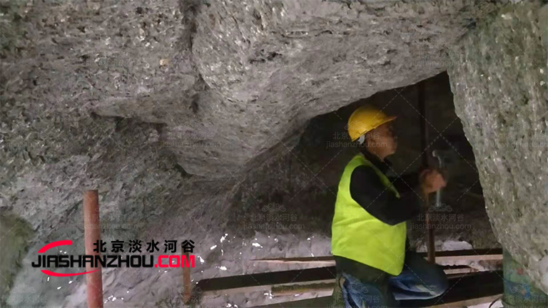 仿真洞穴酒店.jpg 仿真洞穴酒店