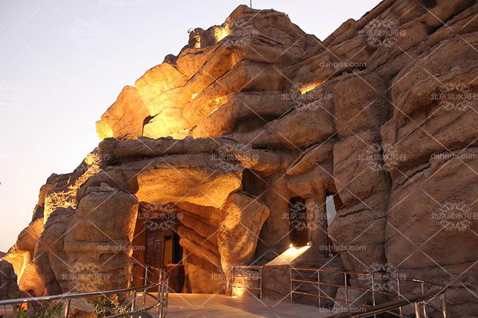 仿山洞裝修隊(duì).jpg 仿山洞裝修隊(duì)