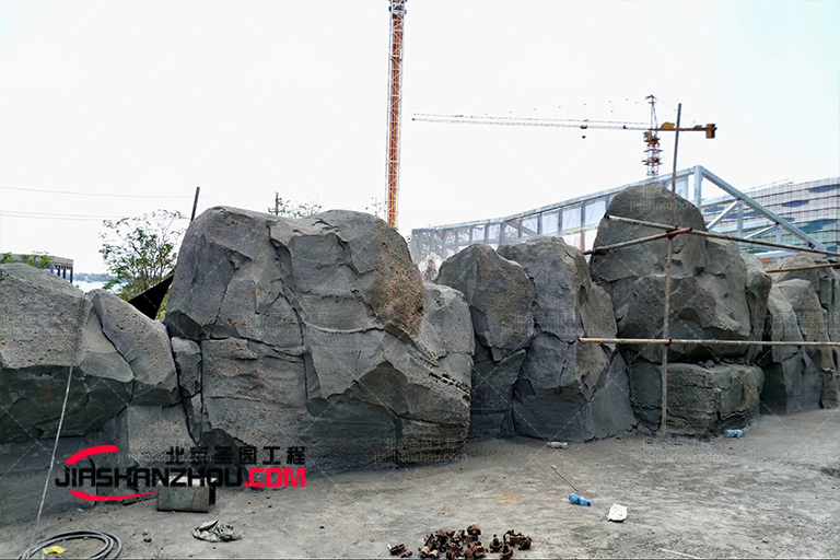 塑石假山水池.jpg 塑石假山水池