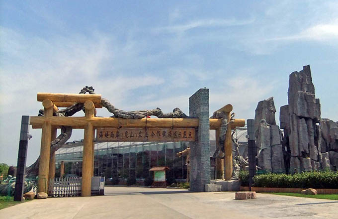 仿真樹(shù)大門.jpg 仿真樹(shù)大門.jpg