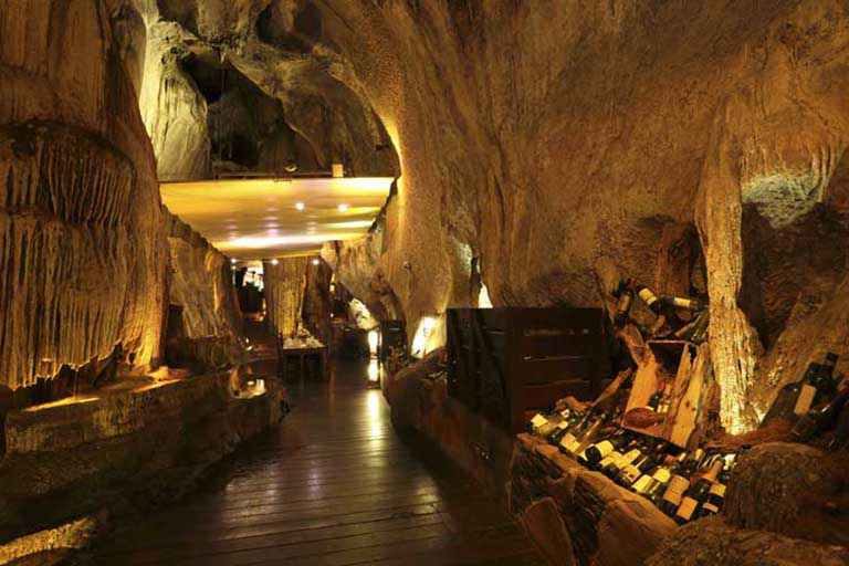 洞穴轟趴館.jpg 洞穴轟趴館.jpg